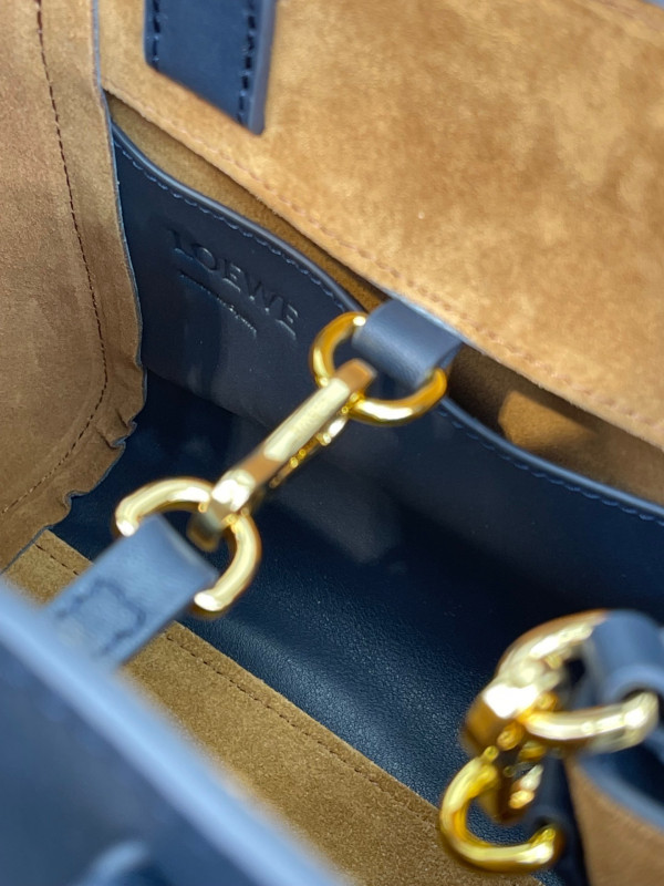 LOEWE Hammock Nugget bag