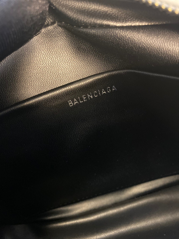 Ba*len*cia*ga everyday camera bag xs