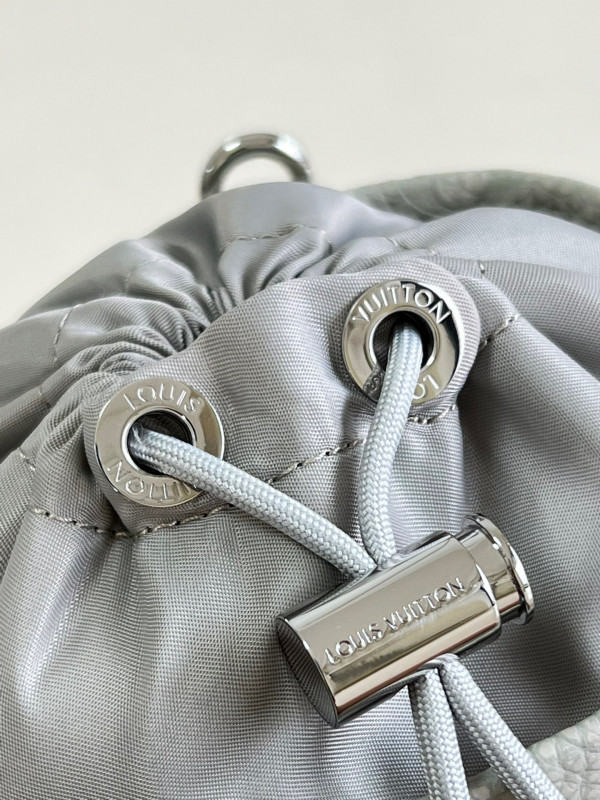 l**is V*t*n chalk pouch