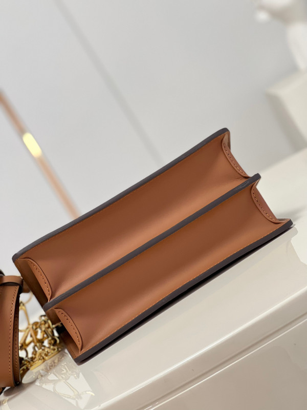 l**is V*t*n dauphine mm