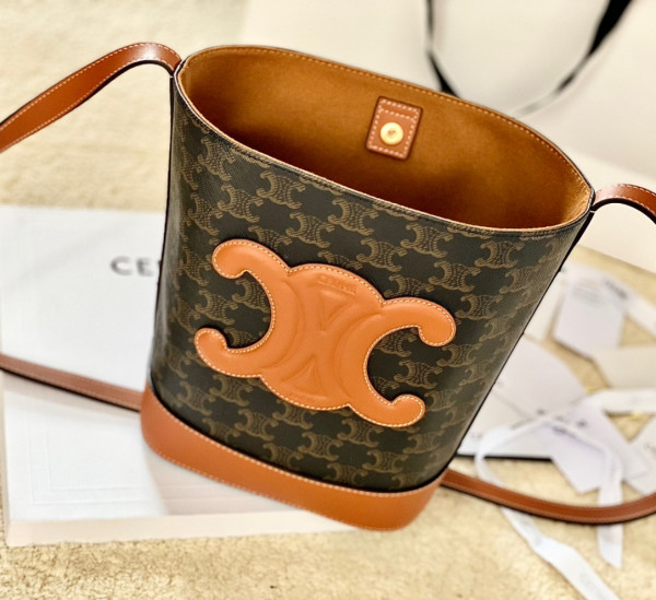 Ce**e small bucket cuir triomphe