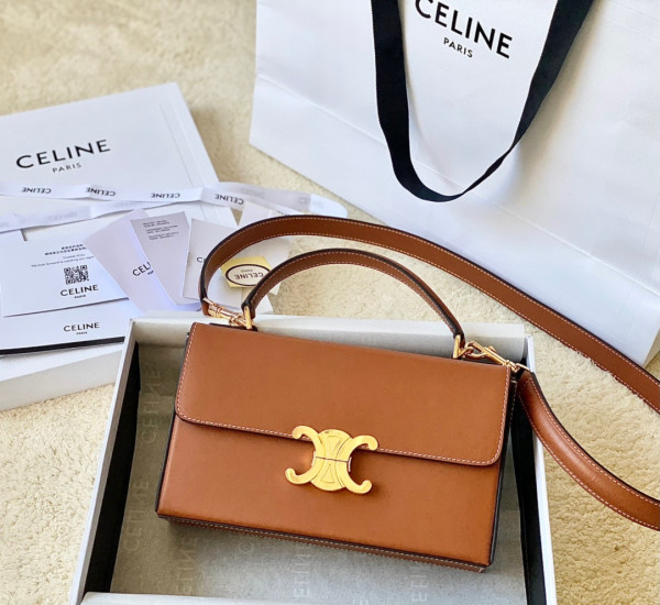 Ce**e box triomphe in natural calfskin