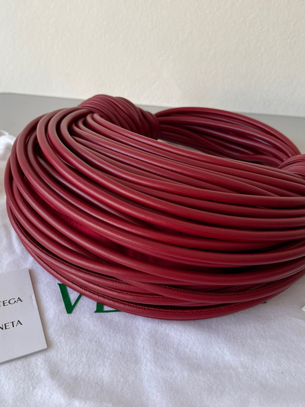 Bo*te*ga ve*ne*ta double knot