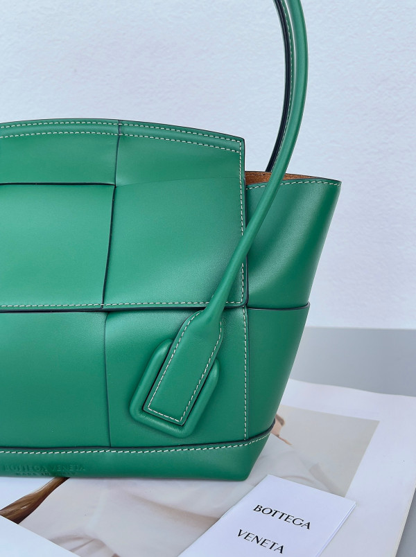 Bo*te*ga ve*ne*ta arco