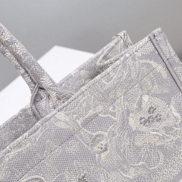 large D*or book tote