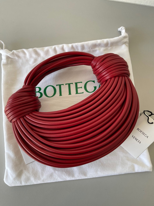 Bo*te*ga ve*ne*ta double knot