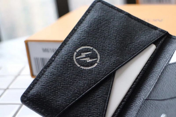 l**is V*t*n pocket organizer