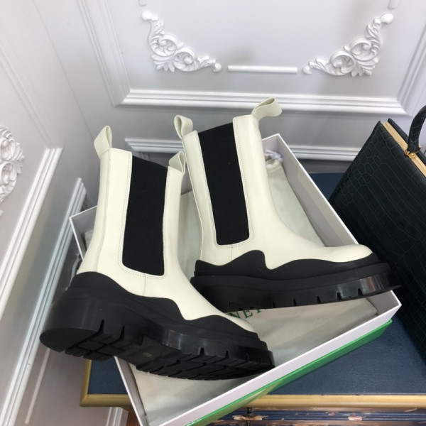 Bo*te*ga ve*ne*ta tire