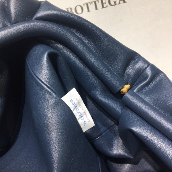 Bo*te*ga ve*ne*ta the pouch