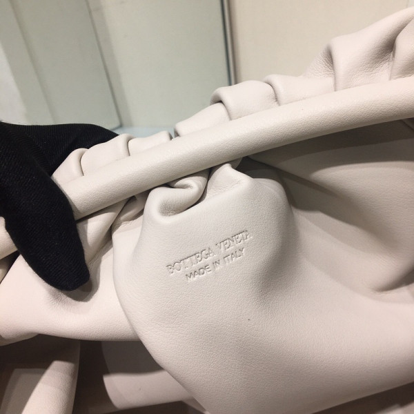 Bo*te*ga ve*ne*ta the pouch