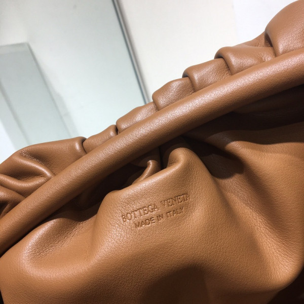 Bo*te*ga ve*ne*ta the pouch