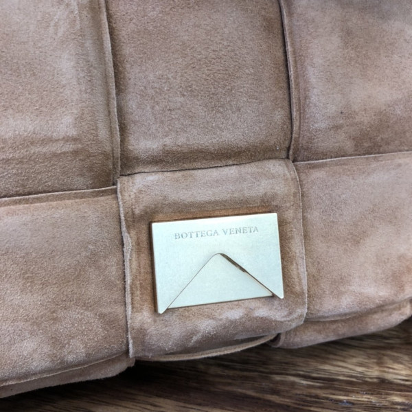 Bo*te*ga ve*ne*ta cassette