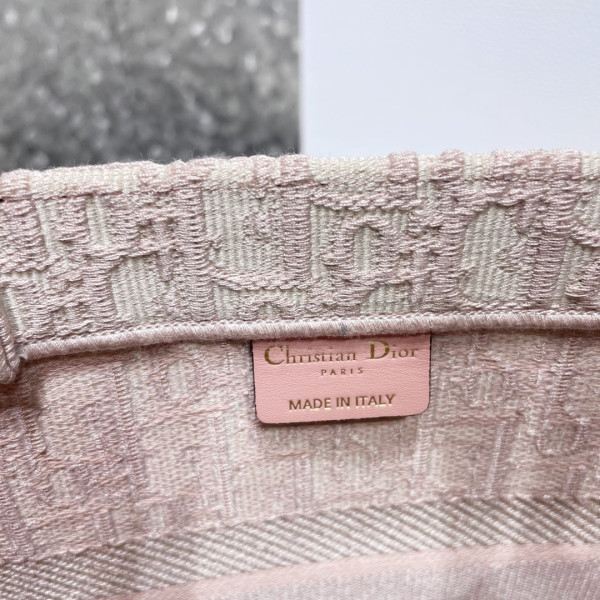 medium D*or book tote