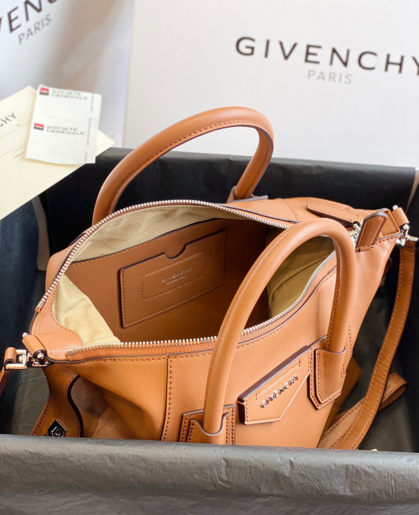 GIVENCHY ANTIGONA SOFT