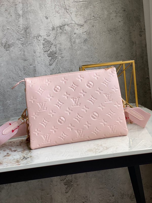 l**is V*t*n limited edition -coussin pm