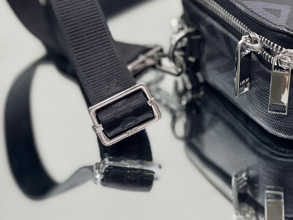 D*or messenger pouch