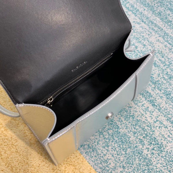 Ba*len*cia*ga hourglass