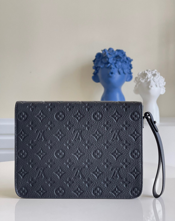 l**is V*t*n s lock a4 pouch