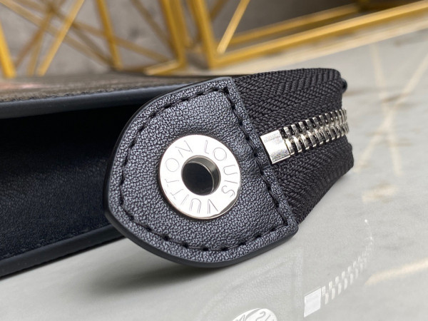 l**is V*t*n pochette voyage