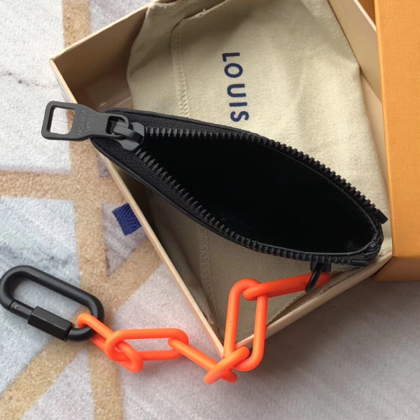 l**is V*t*n key pouch