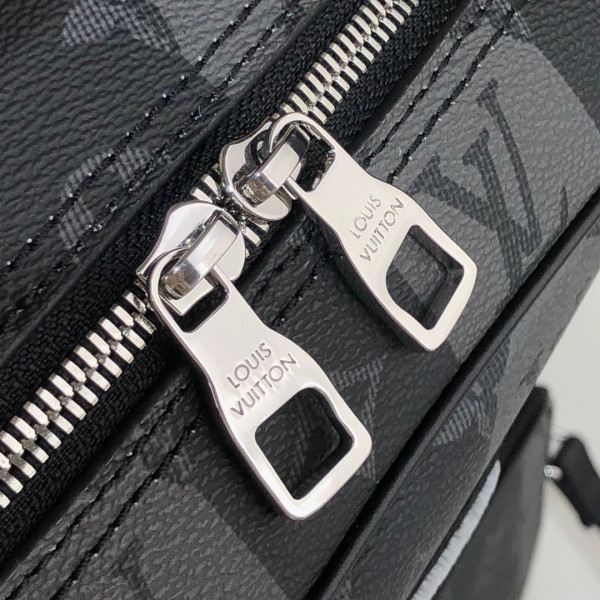 l**is V*t*n utilitary backpack