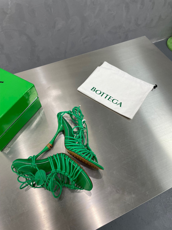 Bo*te*ga ve*ne*ta dot