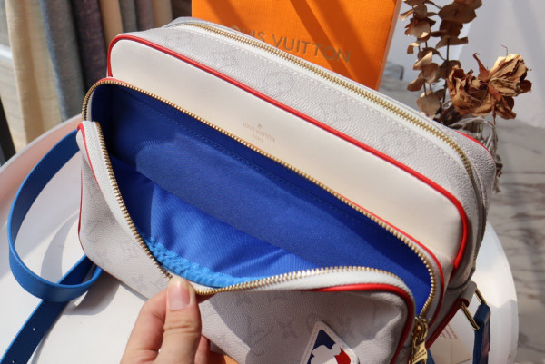 l**is V*t*n lvxnba nil messenger