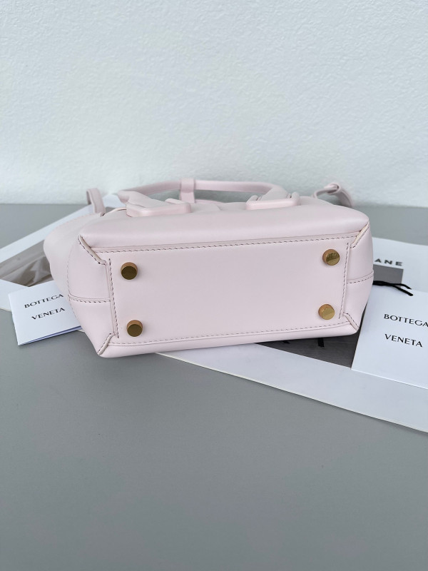 Bo*te*ga ve*ne*ta arco