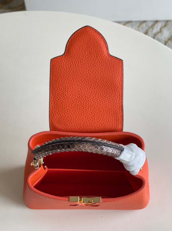 l**is V*t*n capucines mini