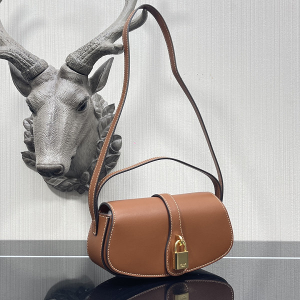 Ce**e clutch on strap