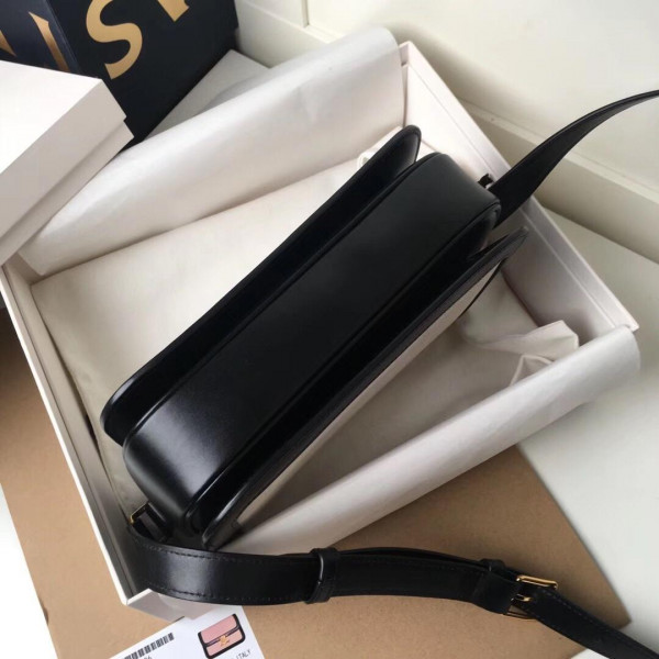 Ce**e triomphe medium