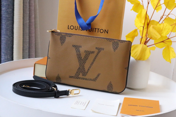 l**is V*t*n double zip pochette