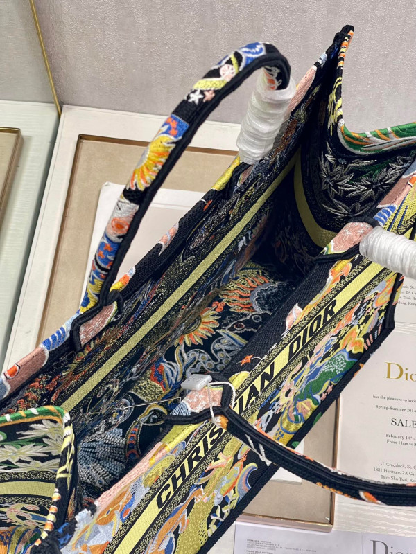 large D*or book tote