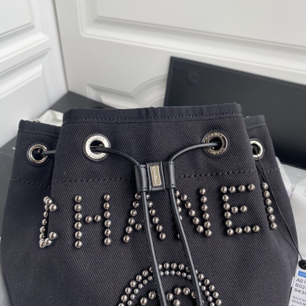 CL BUCKET BAG