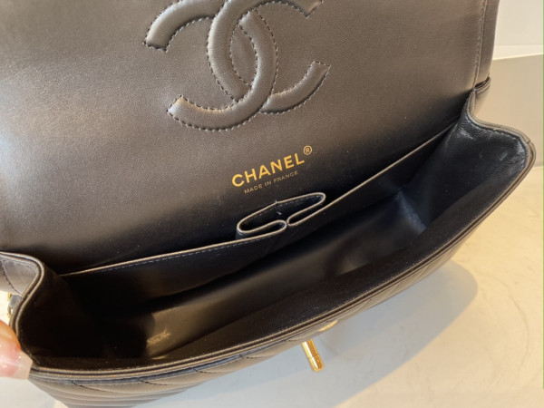 CL FLAP BAG LAMBSKIN 25.5cm