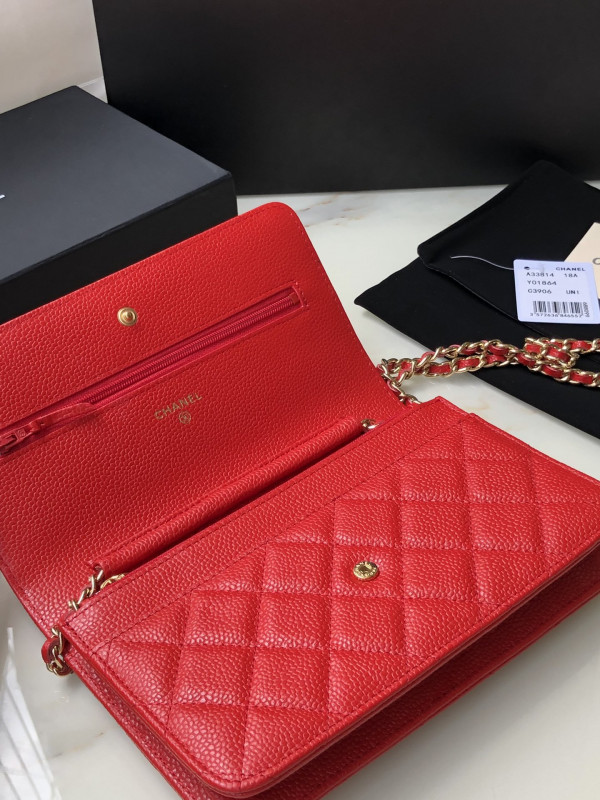 CL CHAIN WALLET CAVIAR WITH GOLD HARDWARE