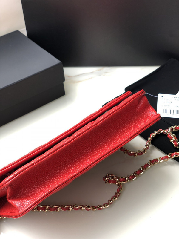 CL CHAIN WALLET CAVIAR WITH GOLD HARDWARE