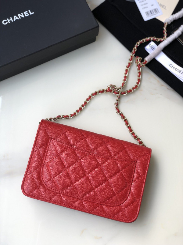 CL CHAIN WALLET CAVIAR WITH GOLD HARDWARE