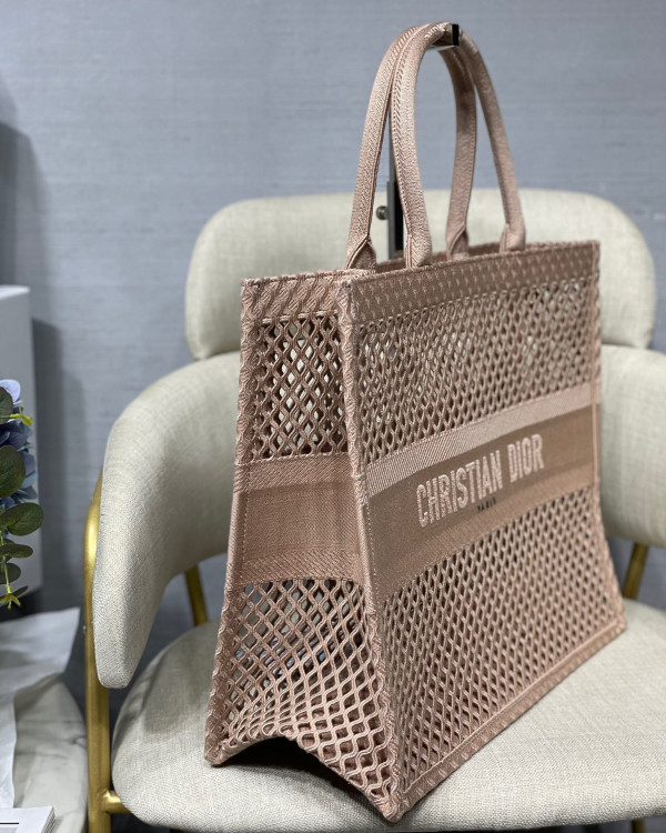 large D*or book tote