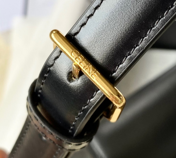 Ce**e classique triomphe bag