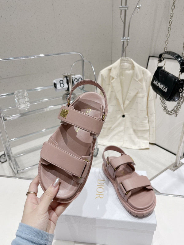 D*oract sandal