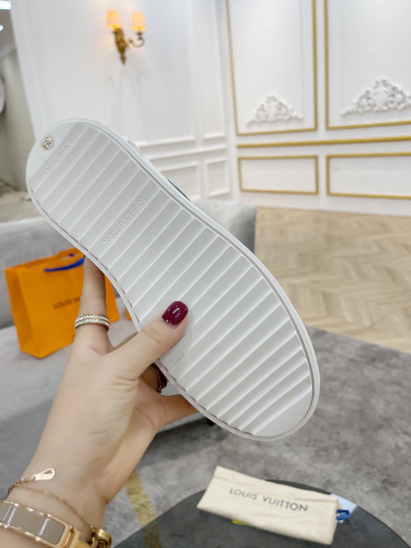 l**is V*t*n women"s time out sneaker