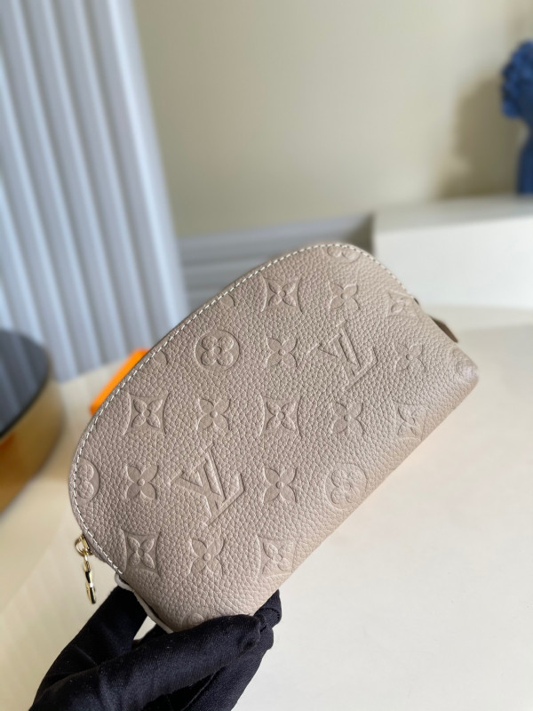 l**is V*t*n cosmetic pouch