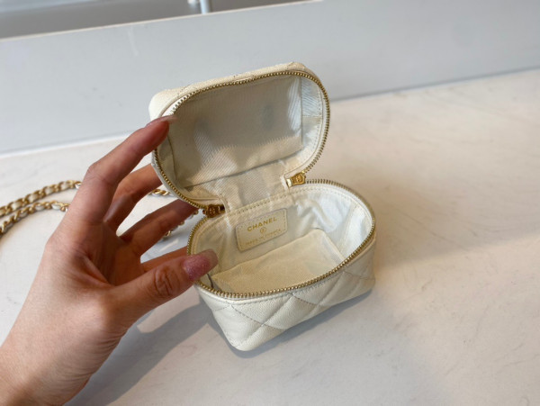 CL SMALL VANITY WITH CHAIN