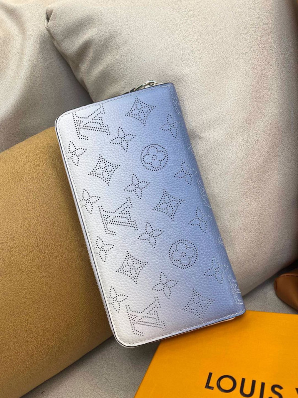 l**is V*t*n zippy wallet