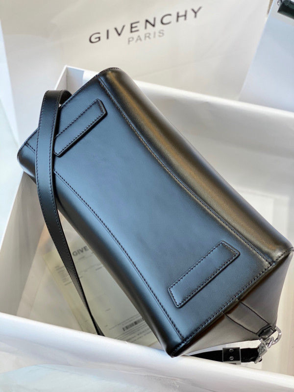 GIVENCHY ANTIGONA MINI/SMALL/MEDIUM IN SMOOTH LEATHER