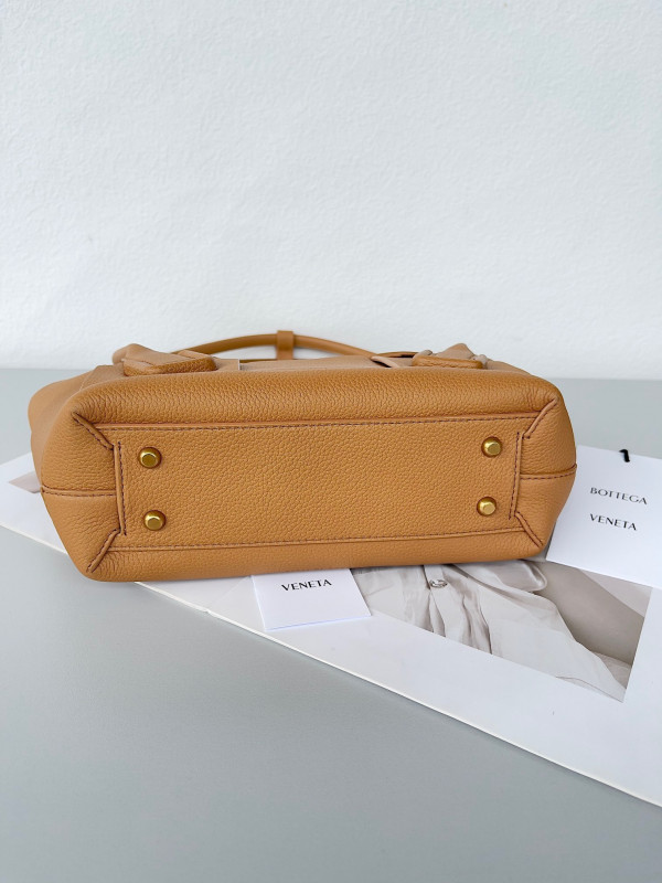 Bo*te*ga ve*ne*ta arco