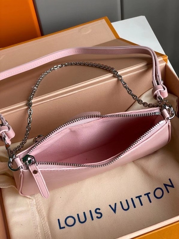 l**is V*t*n easy pouch on strap