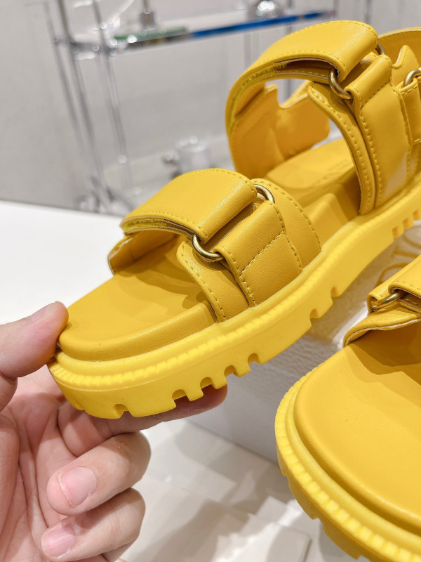 D*oract sandal