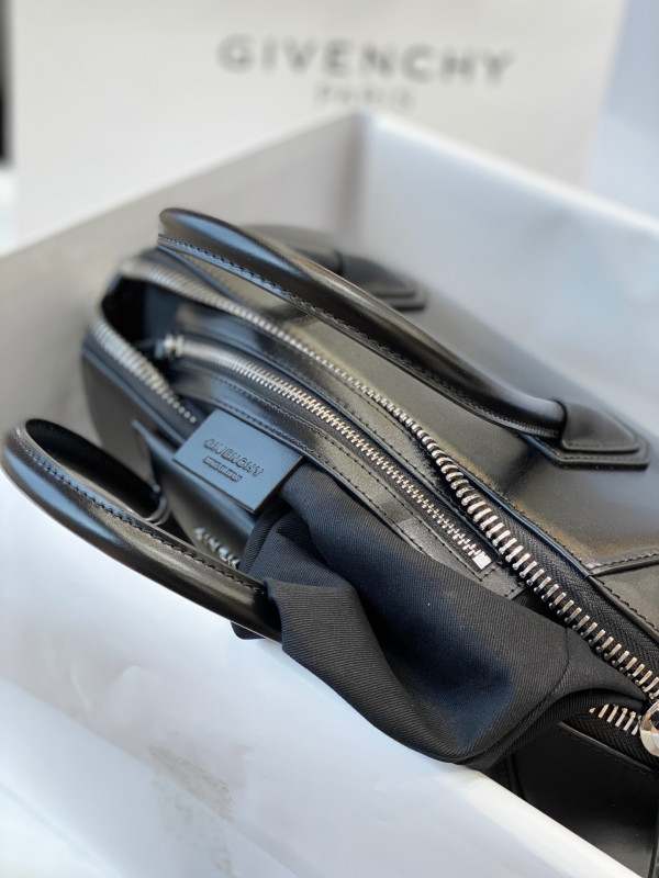 GIVENCHY ANTIGONA MINI/SMALL/MEDIUM IN SMOOTH LEATHER
